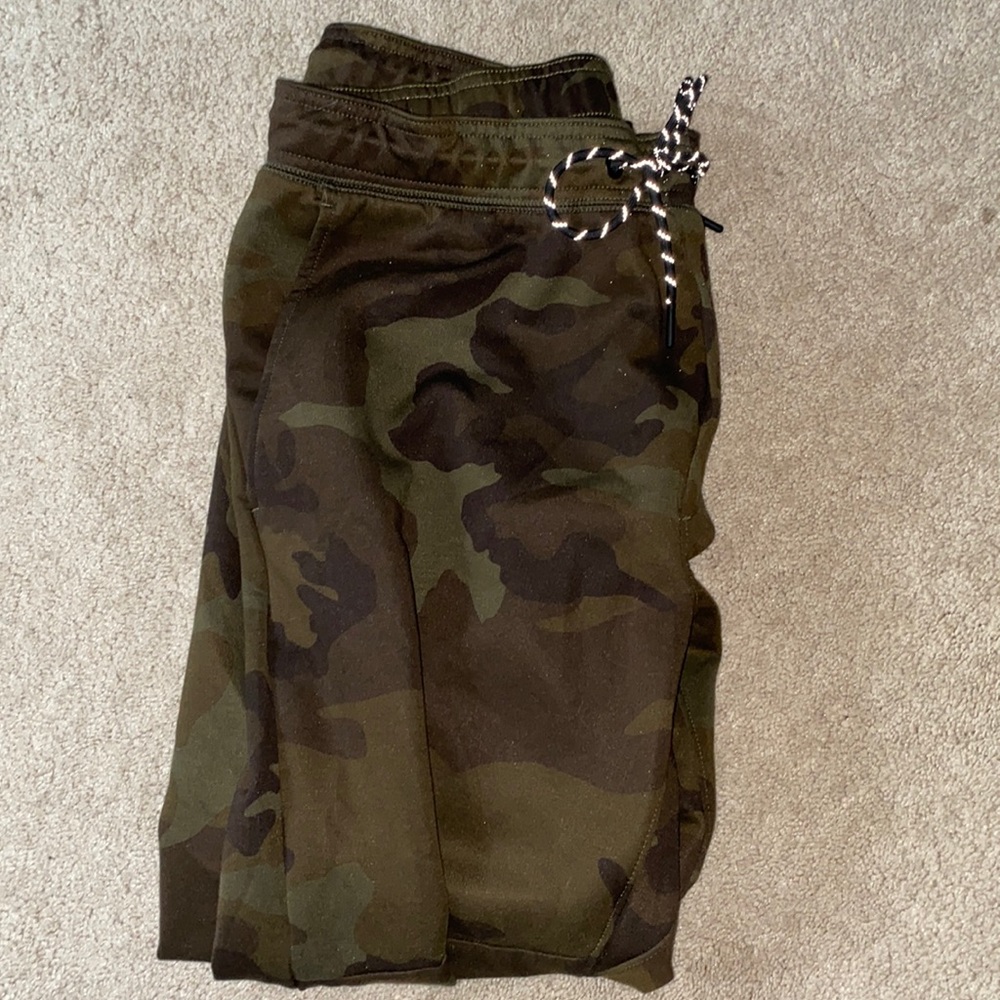 American Eagle Camo Joggers Size Medium